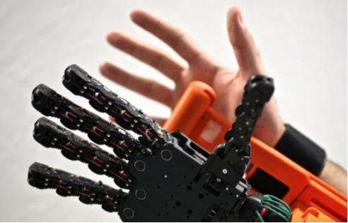 AI助仿生手&ldquo;不费脑&rdquo;完成自然抓握